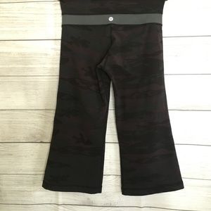 Lululemon Camouflage Cropped Leggings
